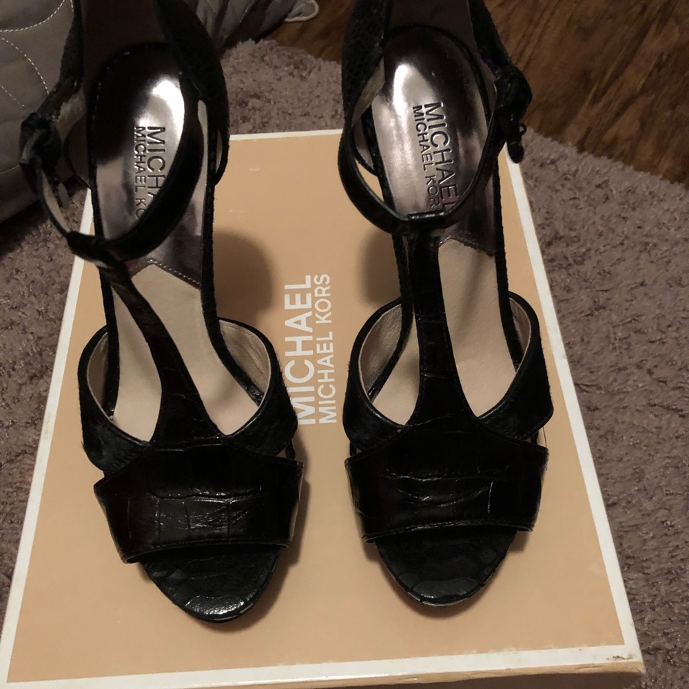 Michael Kors sandal size 6.5